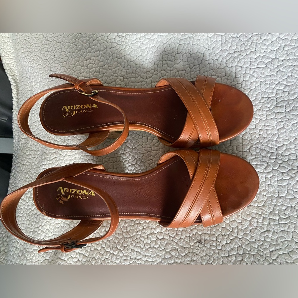 Super cute, Comfortable  Tan Platform Sandals